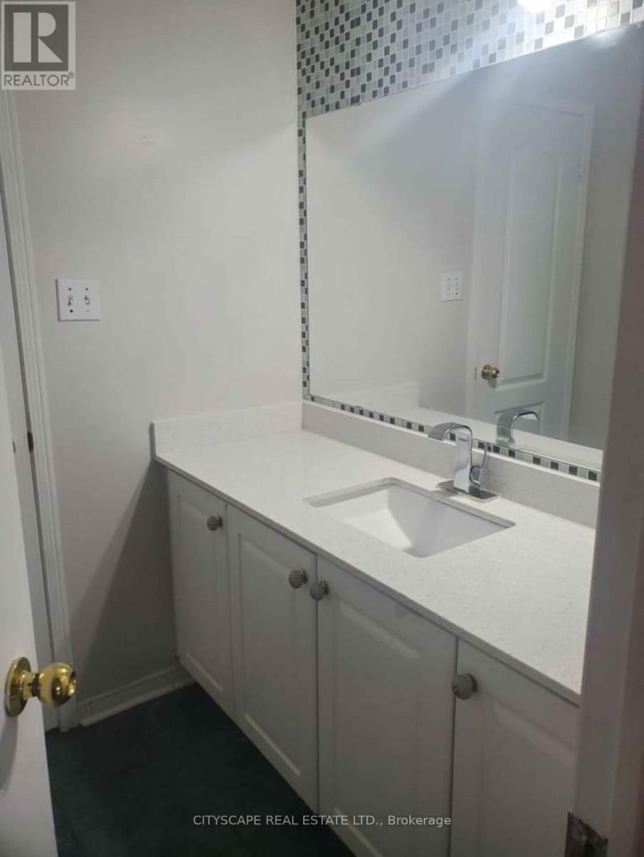 34 Dunure Crescent, Brampton, Ontario L7A 2Y6 - Photo 11 - W12812388