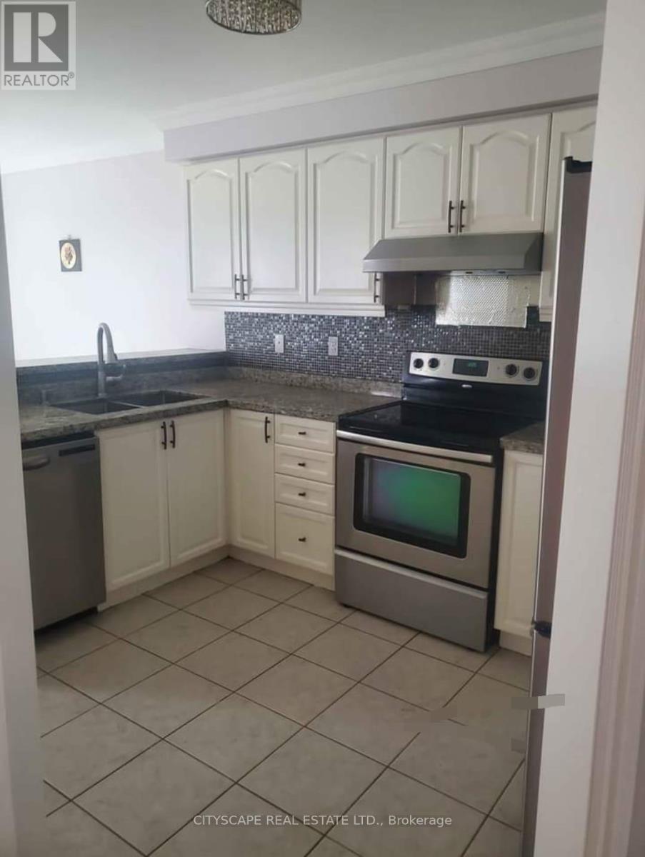 34 Dunure Crescent, Brampton, Ontario L7A 2Y6 - Photo 4 - W12812388