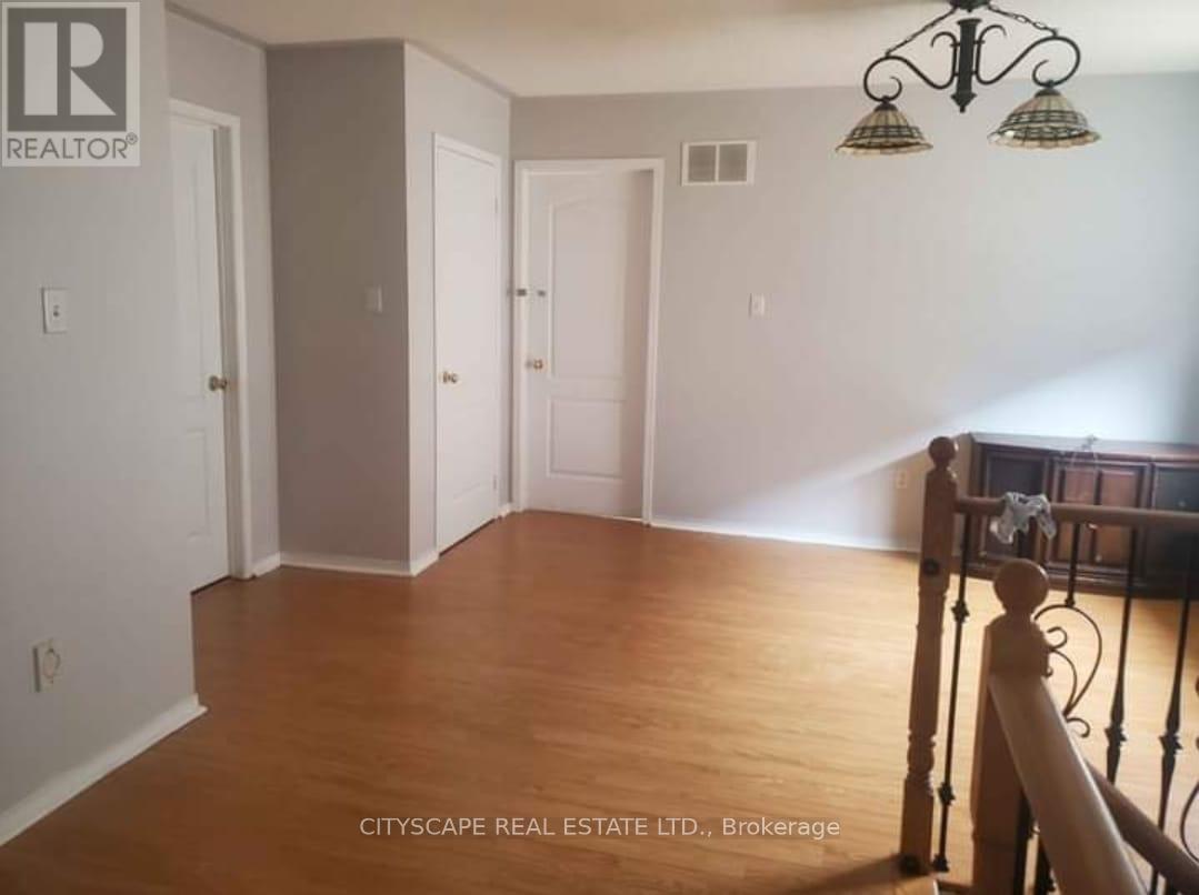 34 Dunure Crescent, Brampton, Ontario L7A 2Y6 - Photo 6 - W12812388