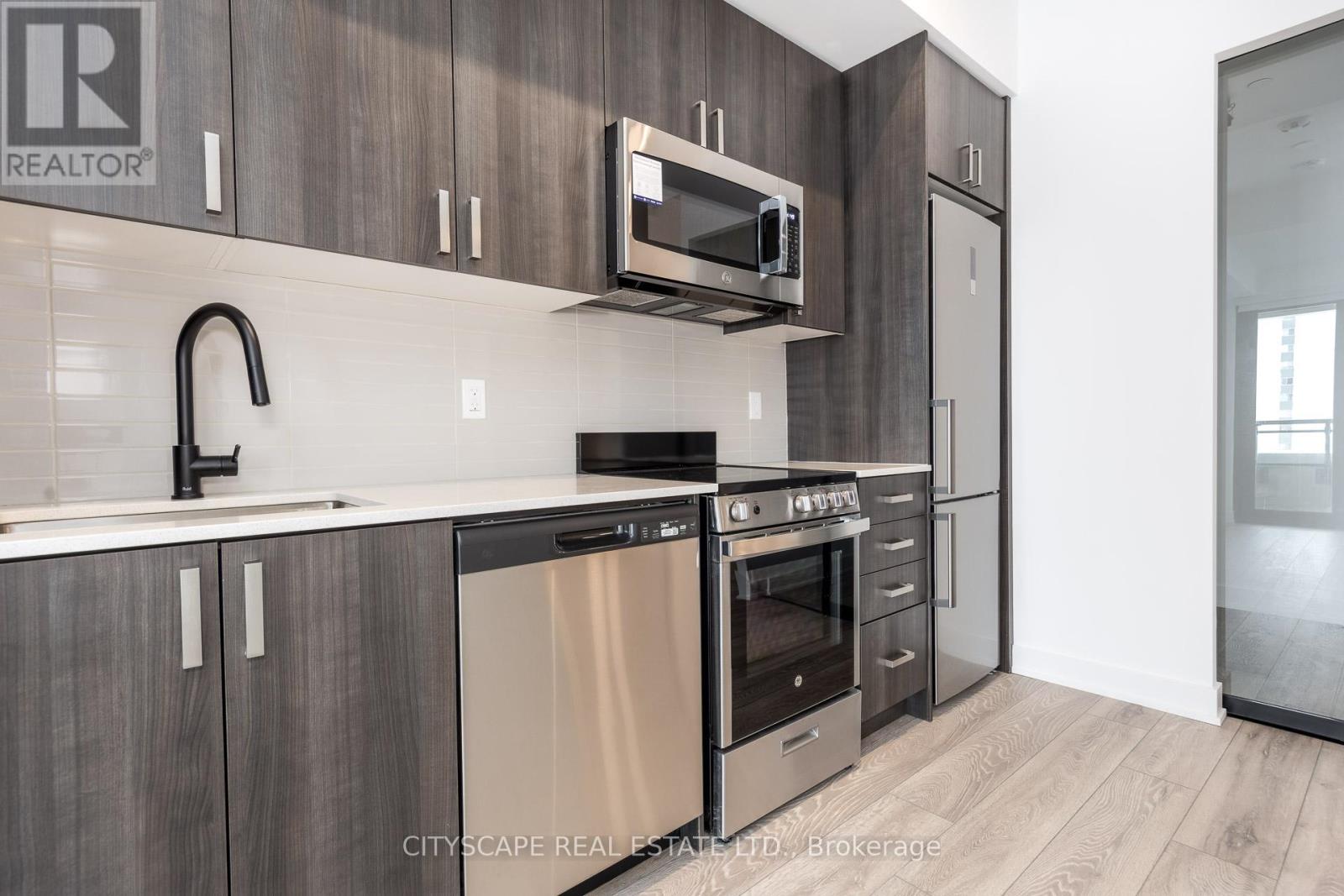 605 - 758 Dovercourt Road W, Toronto, Ontario  M6H 1L8 - Photo 10 - W12812392