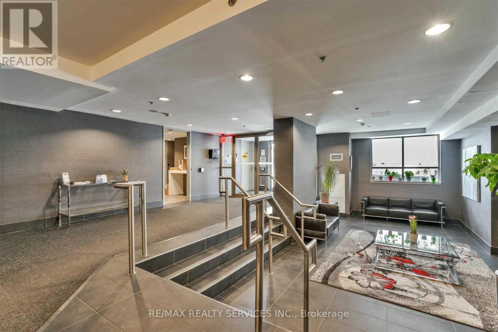 319 - 812 Lansdowne Avenue, Toronto, Ontario  M6H 4K5 - Photo 2 - W12812402