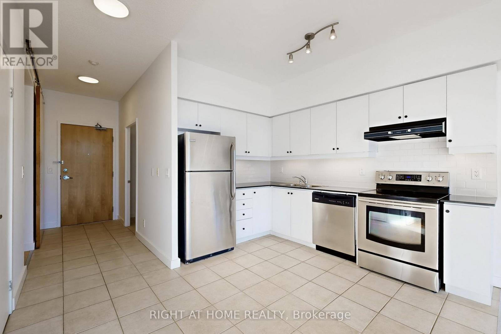 404 - 601 Kingston Road, Toronto, Ontario  M4E 3Y2 - Photo 10 - E12812162