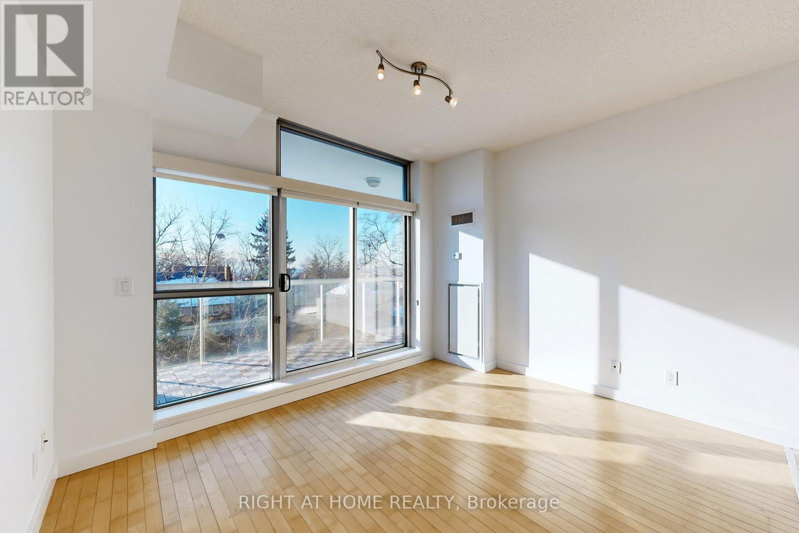 404 - 601 Kingston Road, Toronto, Ontario  M4E 3Y2 - Photo 2 - E12812162