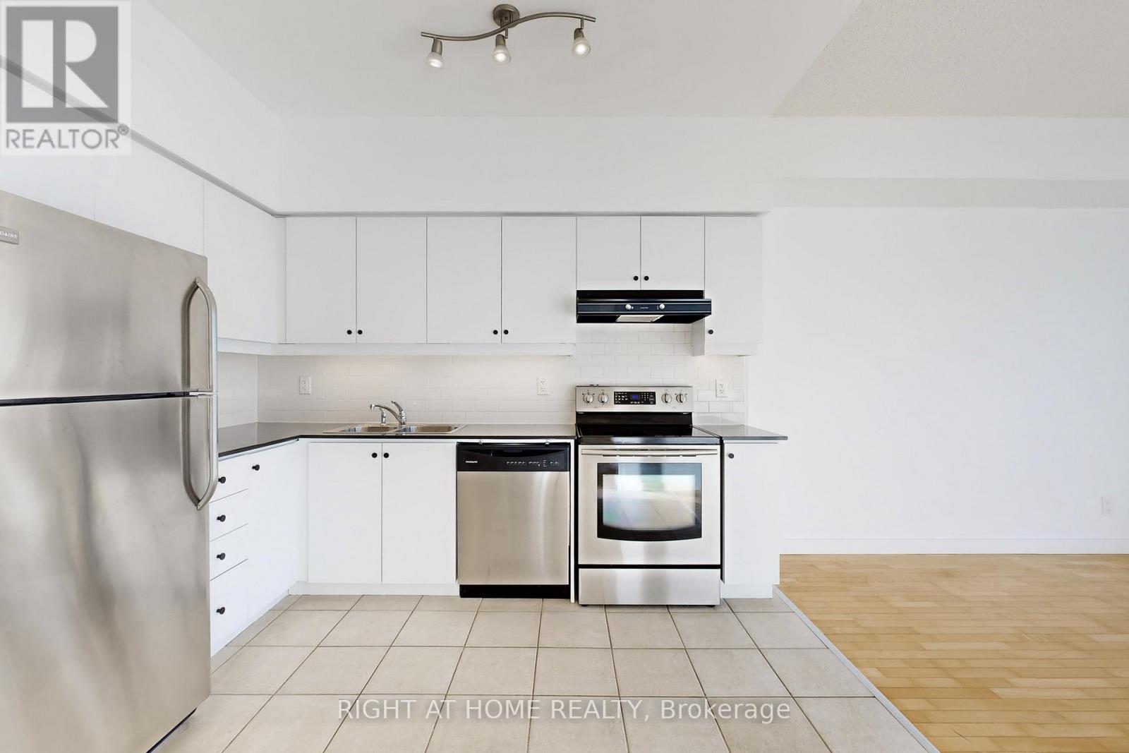 404 - 601 Kingston Road, Toronto, Ontario  M4E 3Y2 - Photo 6 - E12812162