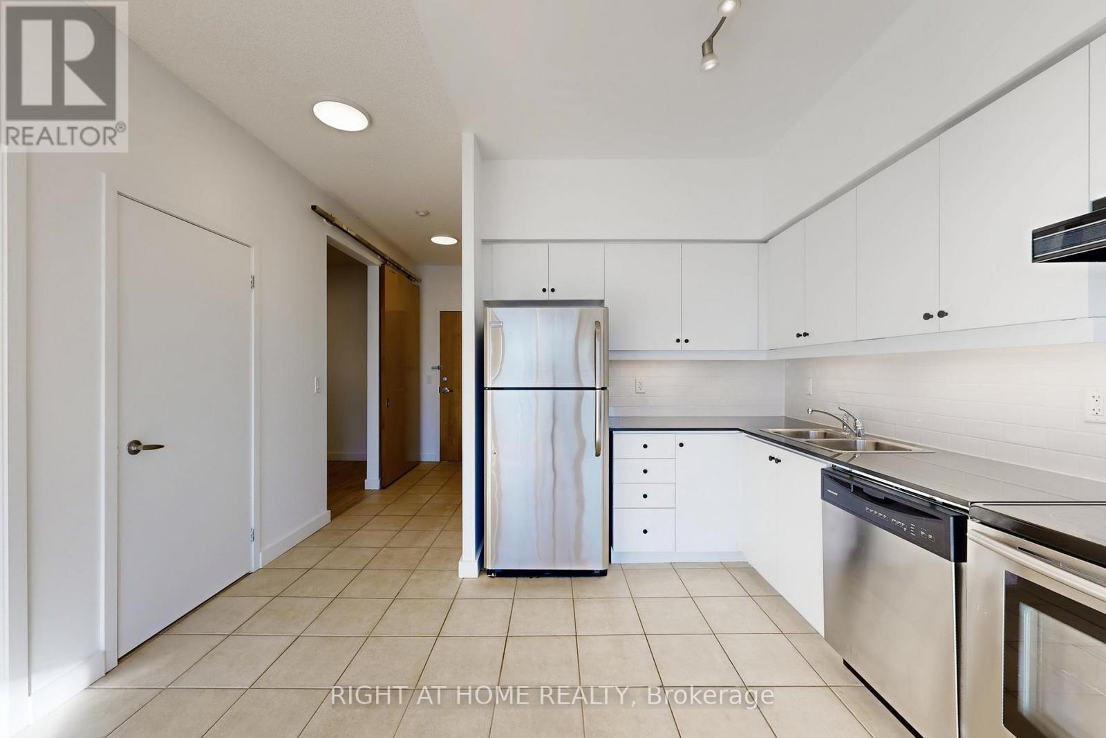 404 - 601 Kingston Road, Toronto, Ontario  M4E 3Y2 - Photo 11 - E12812162