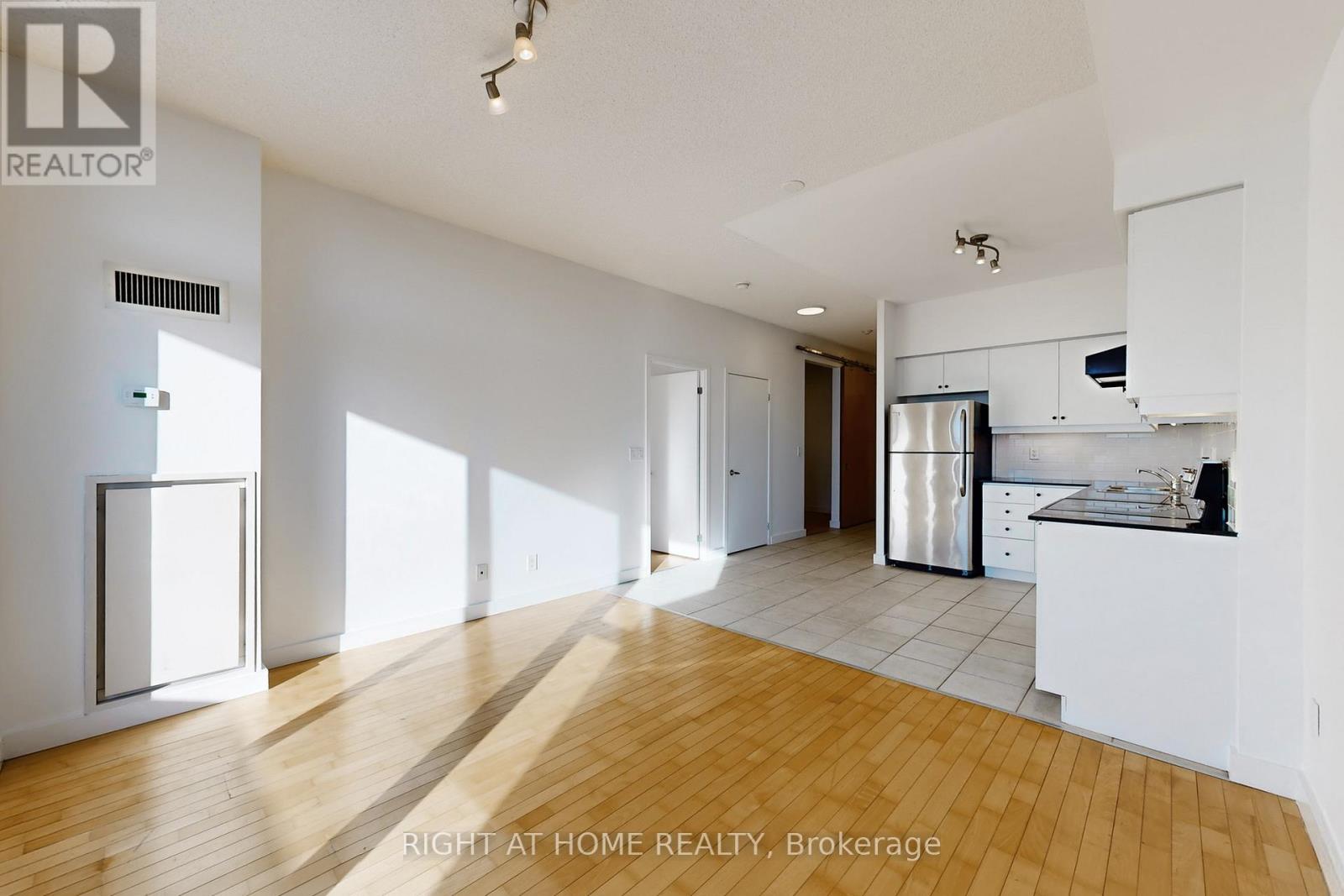 404 - 601 Kingston Road, Toronto, Ontario  M4E 3Y2 - Photo 9 - E12812162