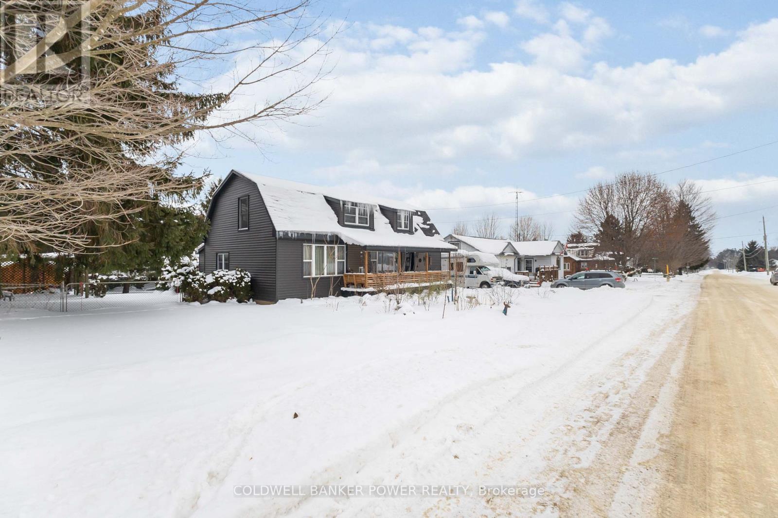 32 Ann Street, Lambton Shores, Ontario  N0M 1B0 - Photo 3 - X12771410