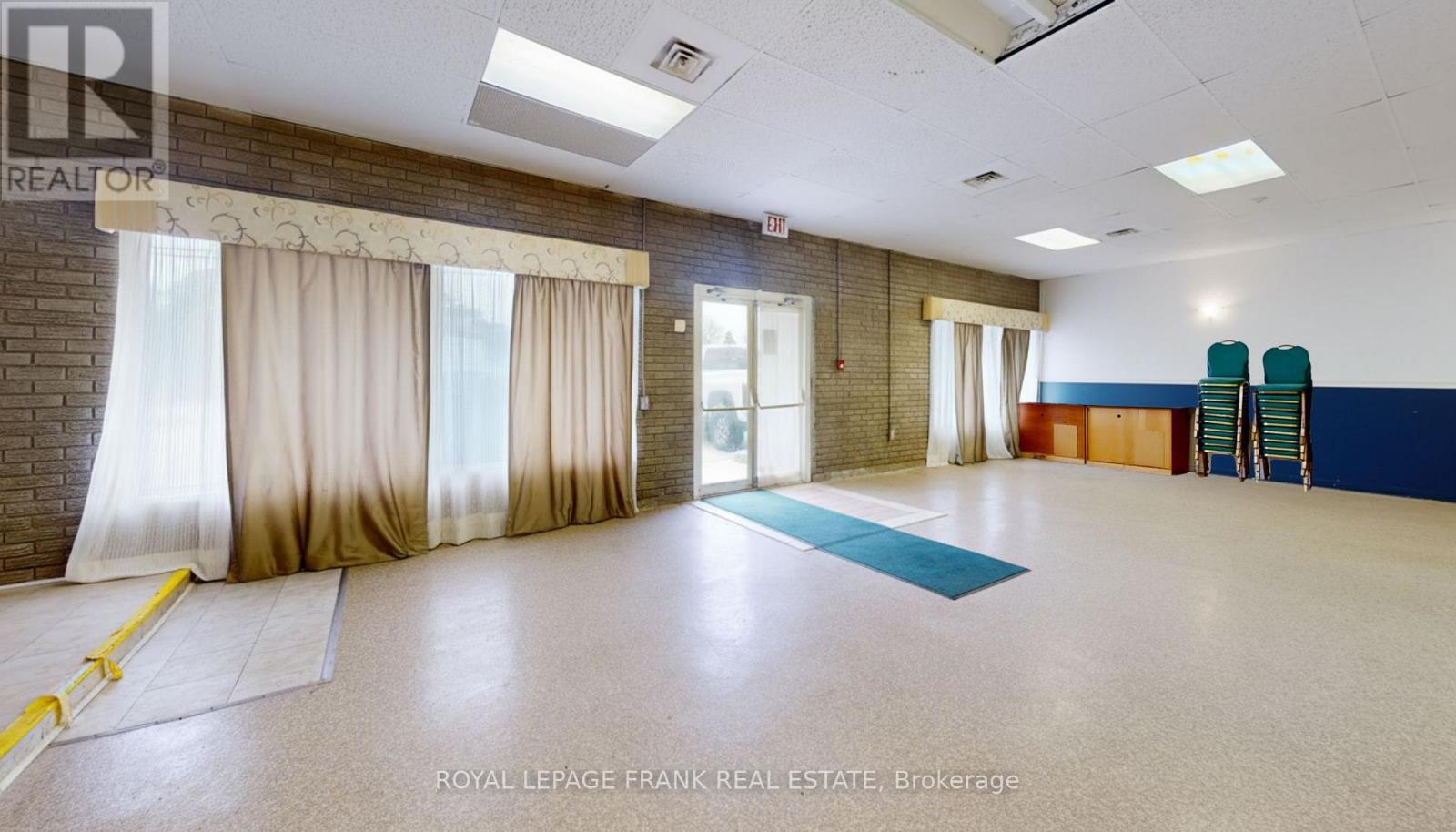 354(L) - 358 Lindsay Street S, Kawartha Lakes (Lindsay), Ontario  K9V 4R4 - Photo 2 - X12812446