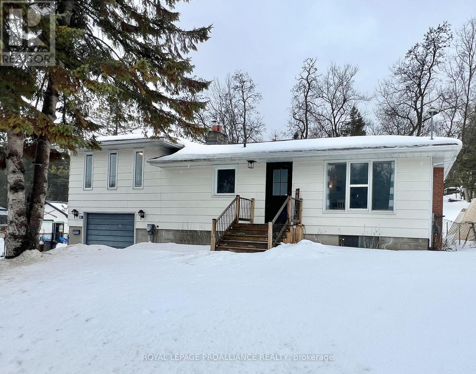 14 South Park Street, Quinte West, Ontario  K0K 2C0 - Photo 2 - X12812594