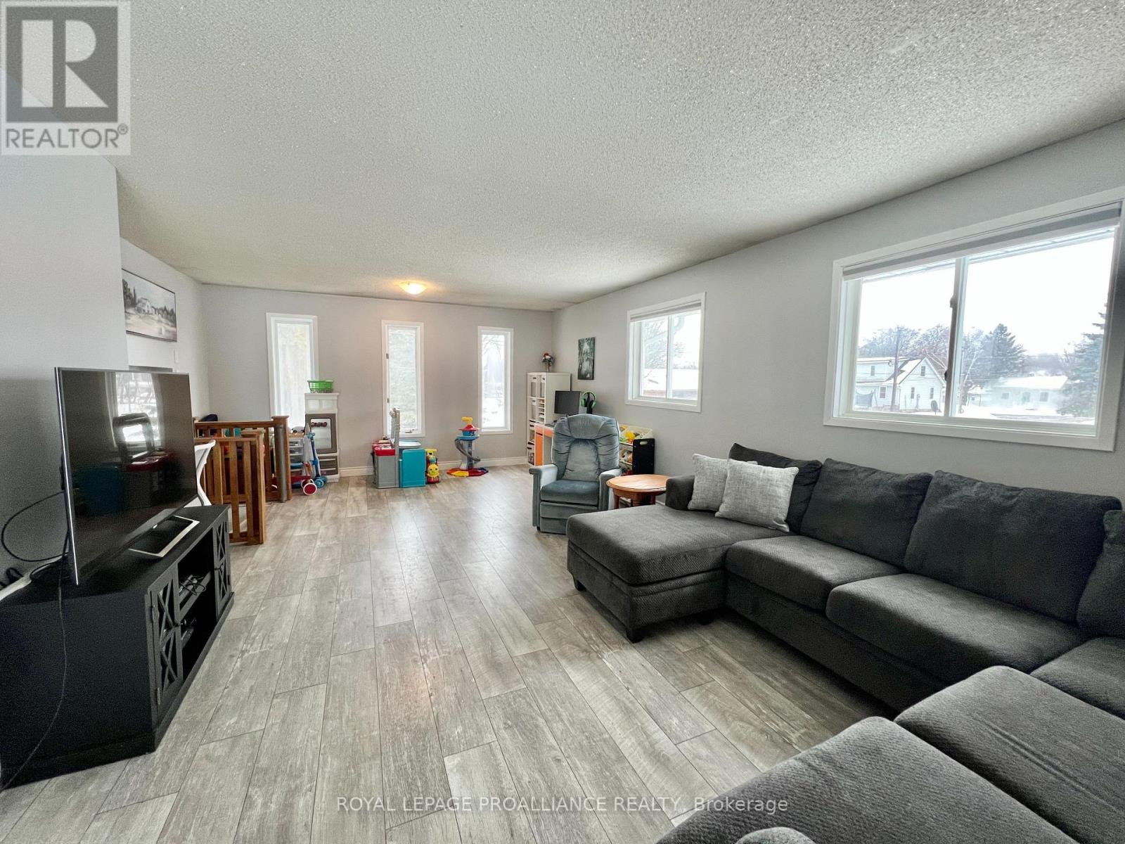 14 South Park Street, Quinte West, Ontario  K0K 2C0 - Photo 8 - X12812594