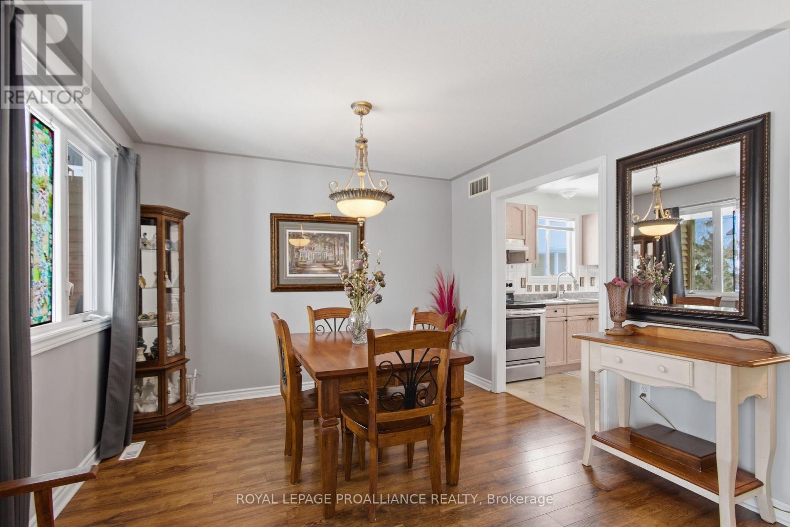 94 Sandbanks Court, Prince Edward County, Ontario  K0K 3L0 - Photo 10 - X12812632