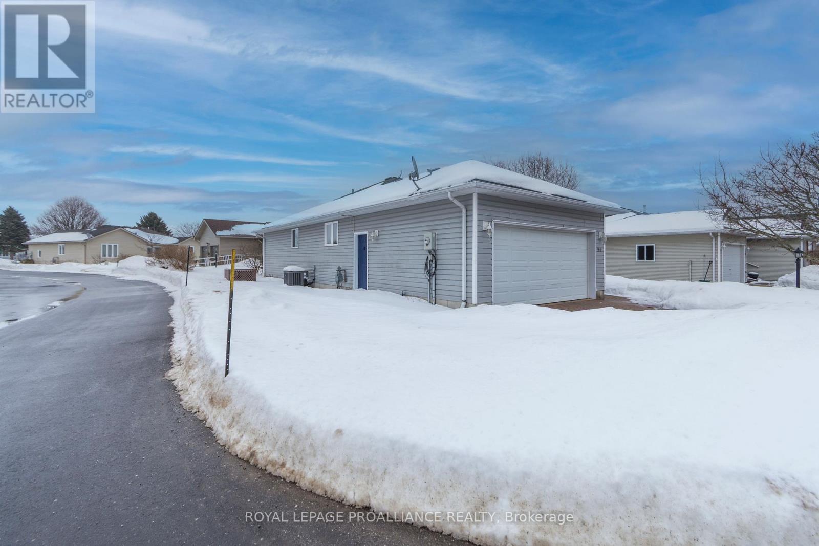 94 Sandbanks Court, Prince Edward County, Ontario  K0K 3L0 - Photo 4 - X12812632