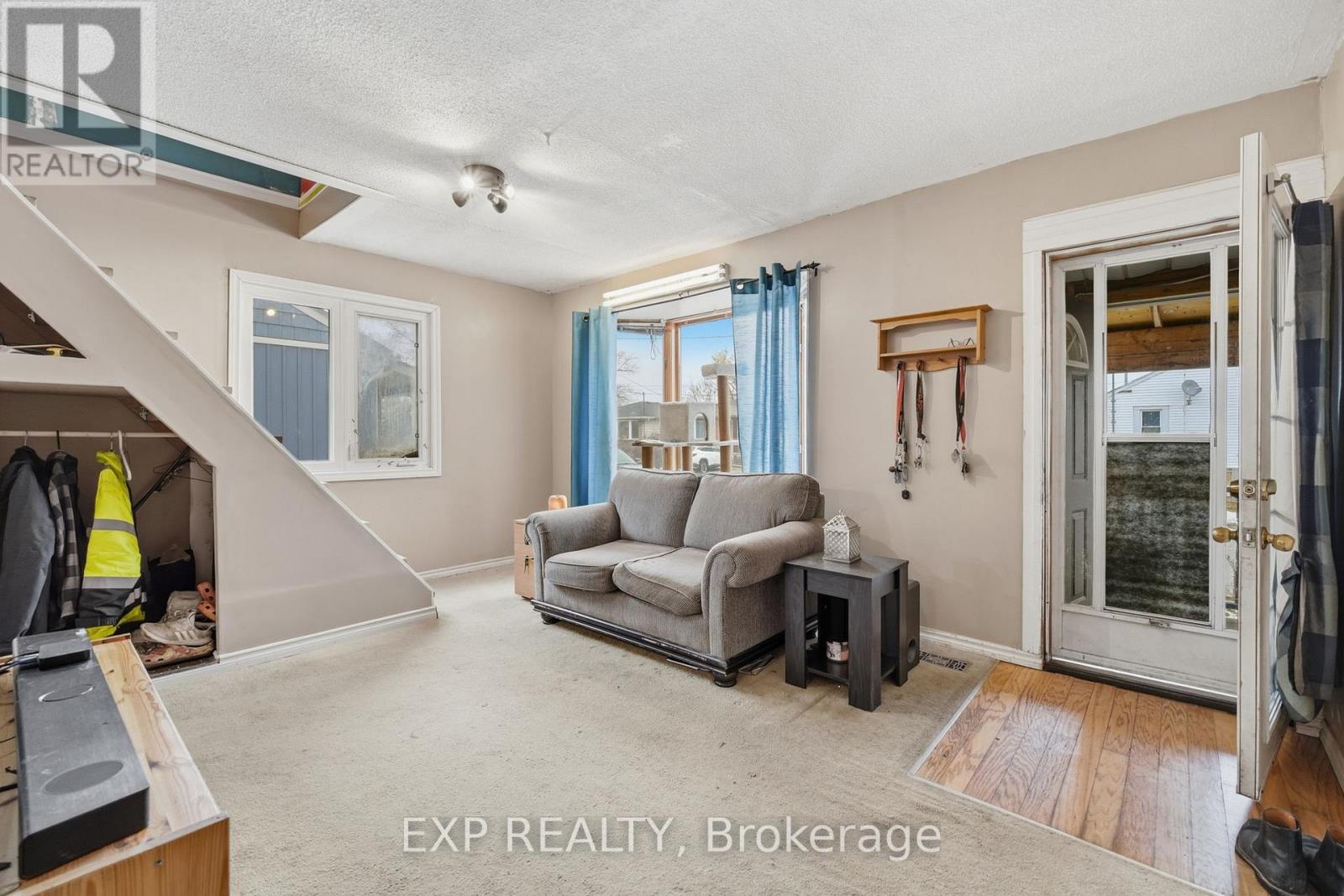 5 Cardiff Street, St. Catharines, Ontario  L2R 2X4 - Photo 6 - X12812558