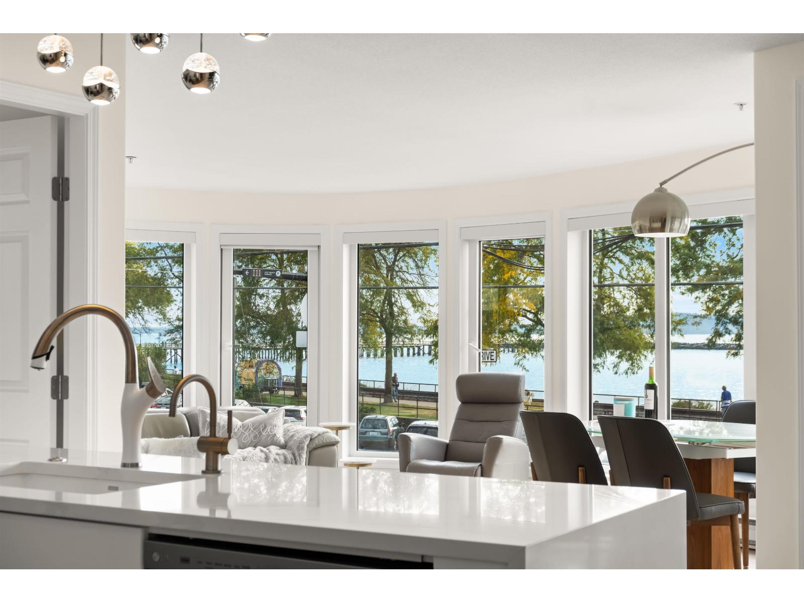 206 1119 Vidal Street, White Rock, British Columbia V4B 3T4 - Photo 1 - R3092490