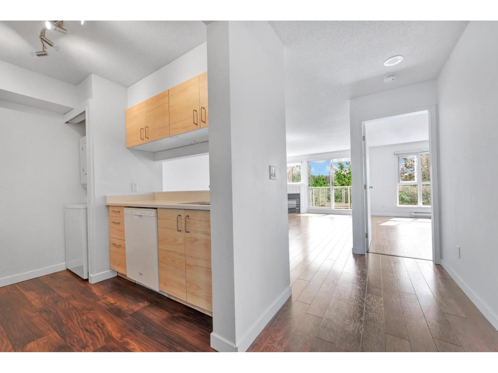 803 9830 Whalley Boulevard, Surrey, British Columbia  V3T 5S7 - Photo 3 - R3092411