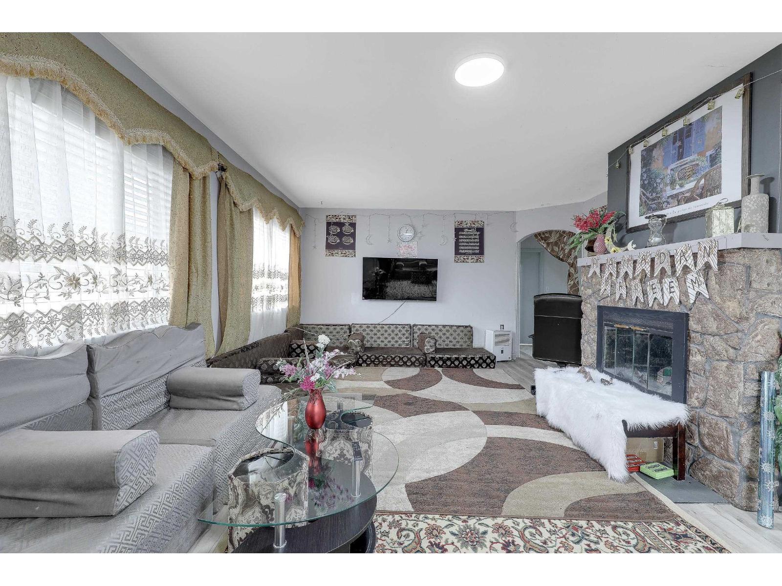 10080 143 STREET, surrey, British Columbia