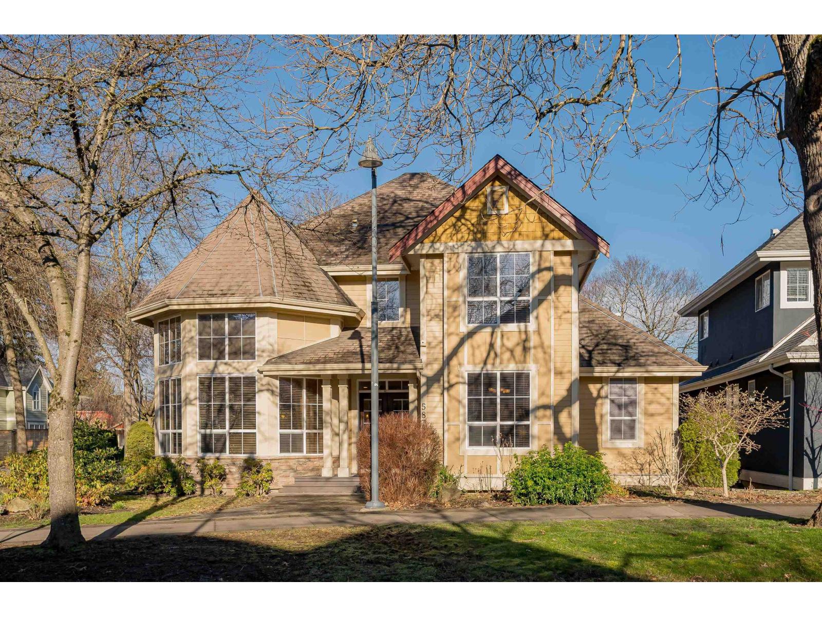 5877 Garrison Boulevard, Garrison Crossing, Chilliwack, British Columbia  V2R 5X8 - Photo 3 - R3091804