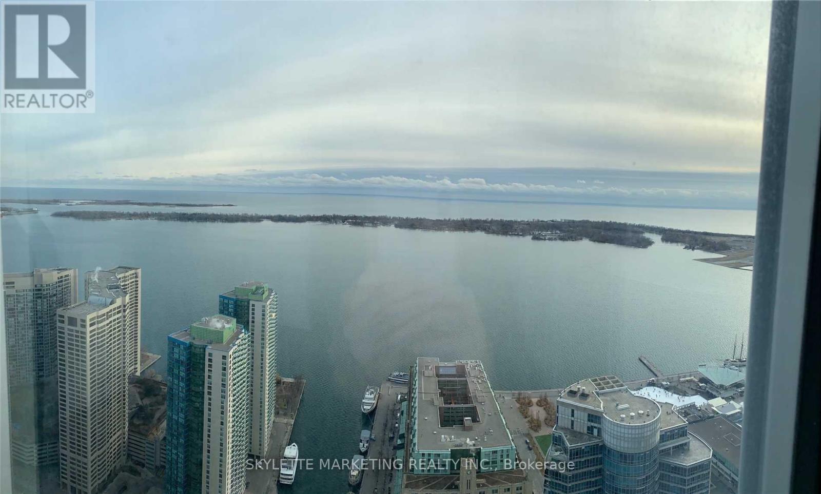 5907 - 10 York Street, Toronto (Waterfront Communities), Ontario  M5J 2Z2 - Photo 2 - C12812460