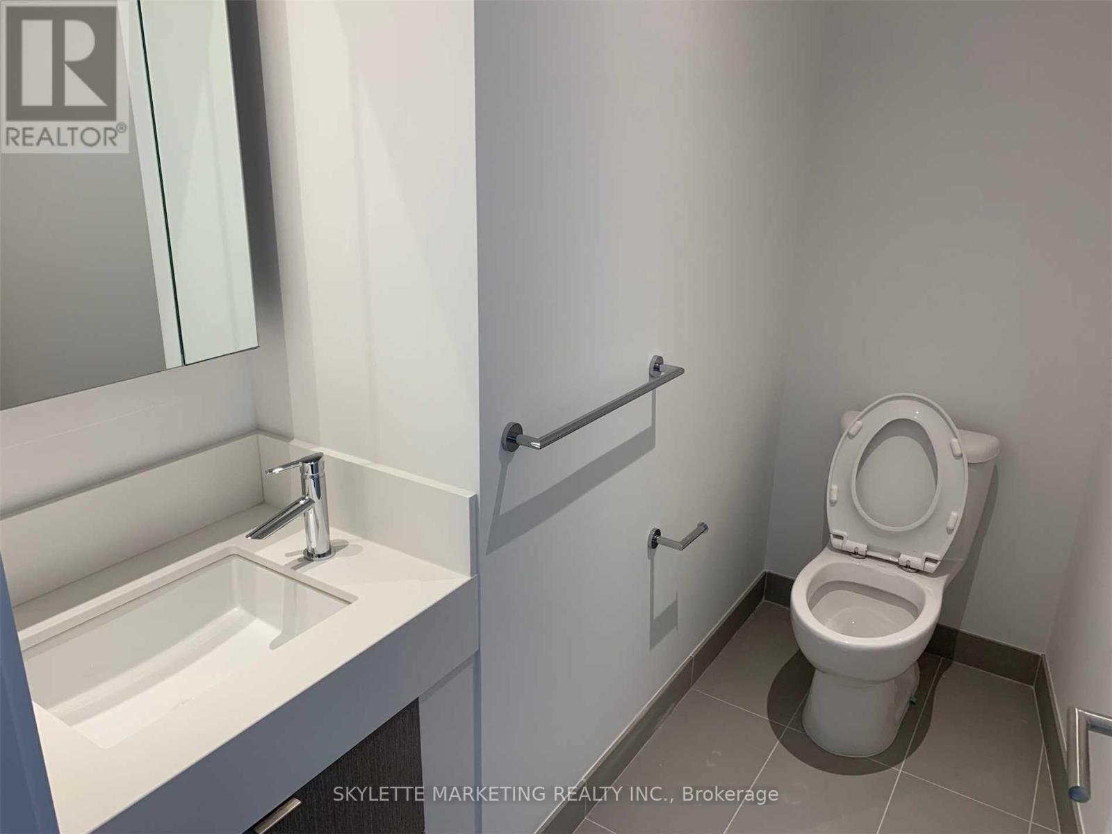 5907 - 10 York Street, Toronto (Waterfront Communities), Ontario  M5J 2Z2 - Photo 3 - C12812460