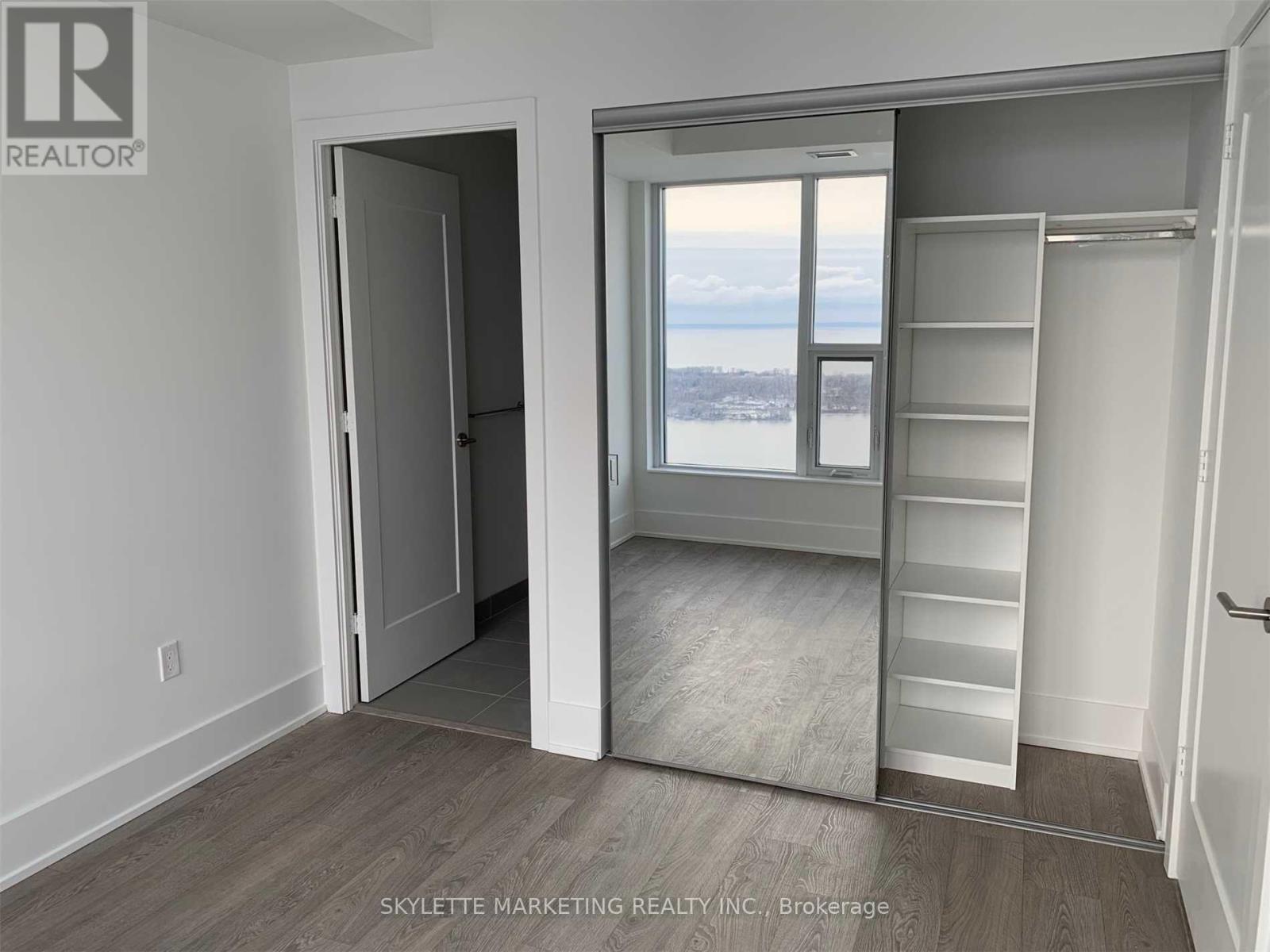 5907 - 10 York Street, Toronto (Waterfront Communities), Ontario  M5J 2Z2 - Photo 5 - C12812460