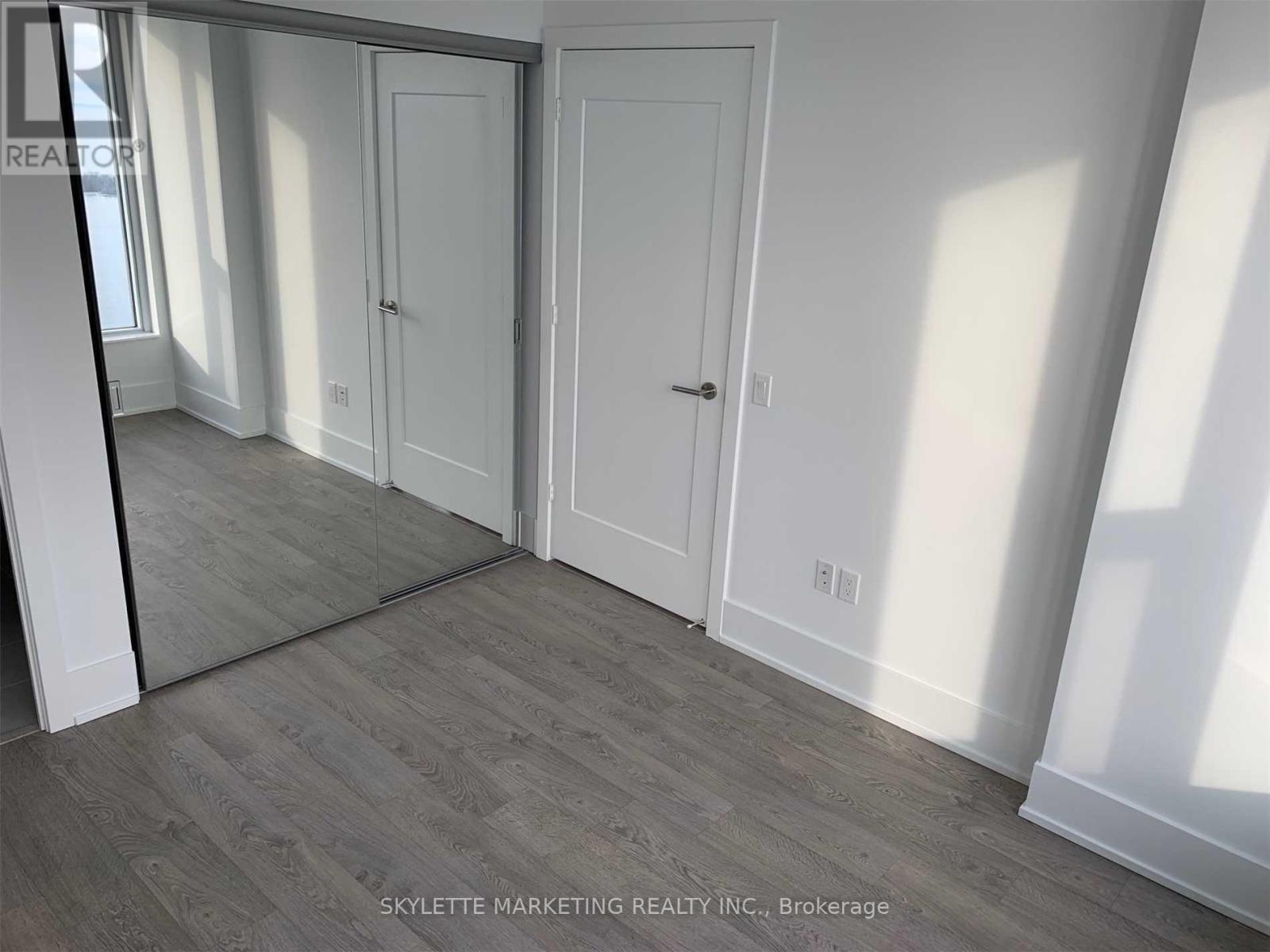 5907 - 10 York Street, Toronto (Waterfront Communities), Ontario  M5J 2Z2 - Photo 6 - C12812460