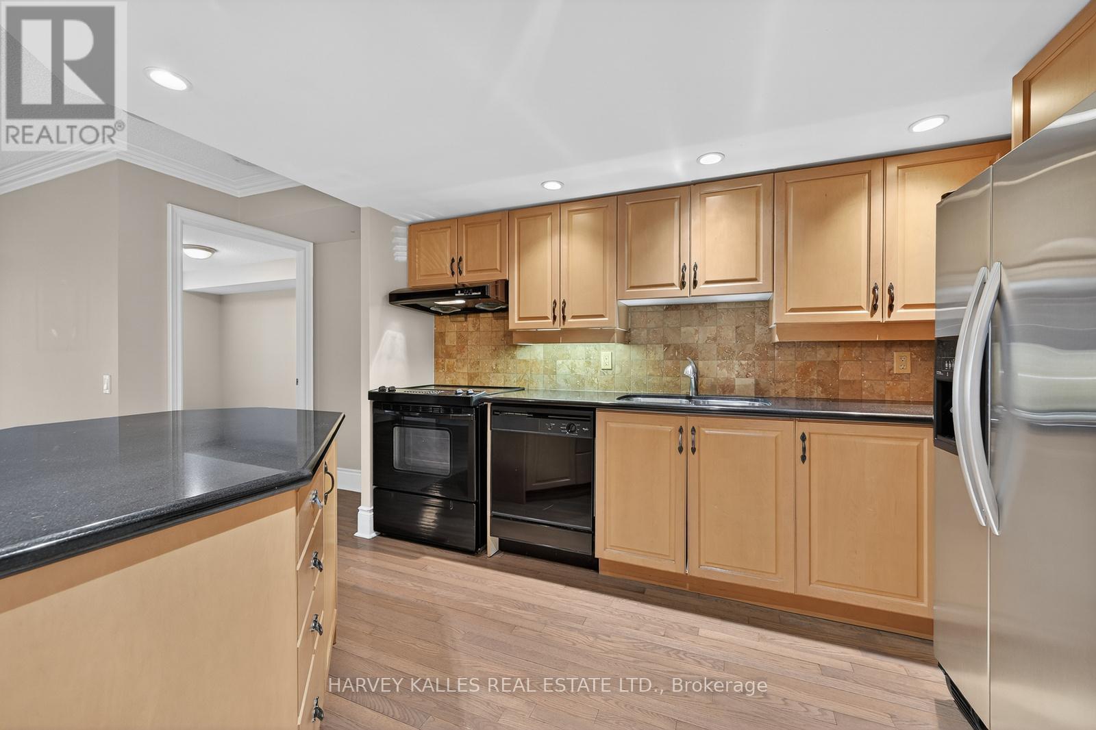 1203 - 123 Eglinton Avenue E, Toronto, Ontario  M4P 1J2 - Photo 5 - C12812602