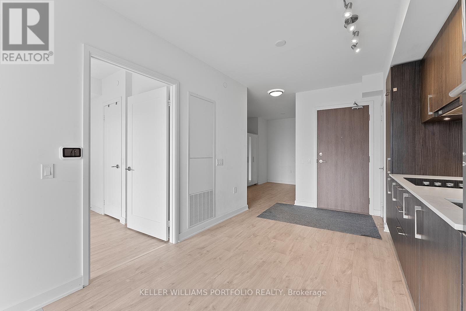 507 - 27 Bathurst Street, Toronto (Waterfront Communities), Ontario  M5V 0R1 - Photo 12 - C12812628