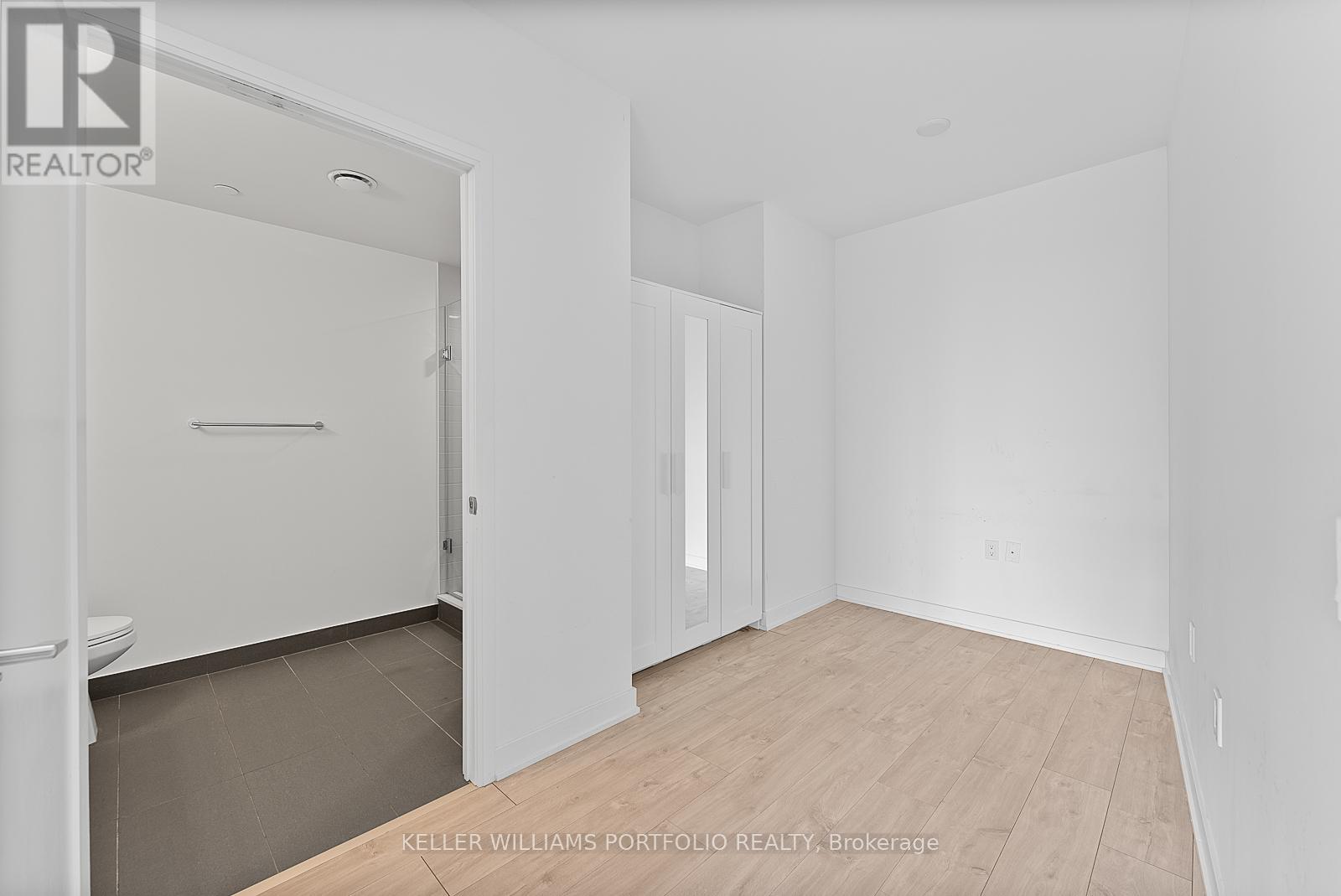 507 - 27 Bathurst Street, Toronto (Waterfront Communities), Ontario  M5V 0R1 - Photo 13 - C12812628