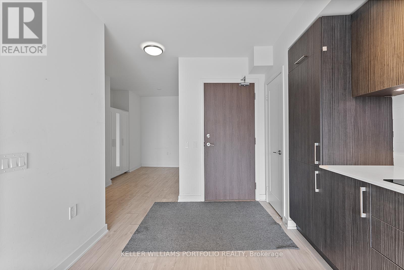 507 - 27 Bathurst Street, Toronto (Waterfront Communities), Ontario  M5V 0R1 - Photo 4 - C12812628