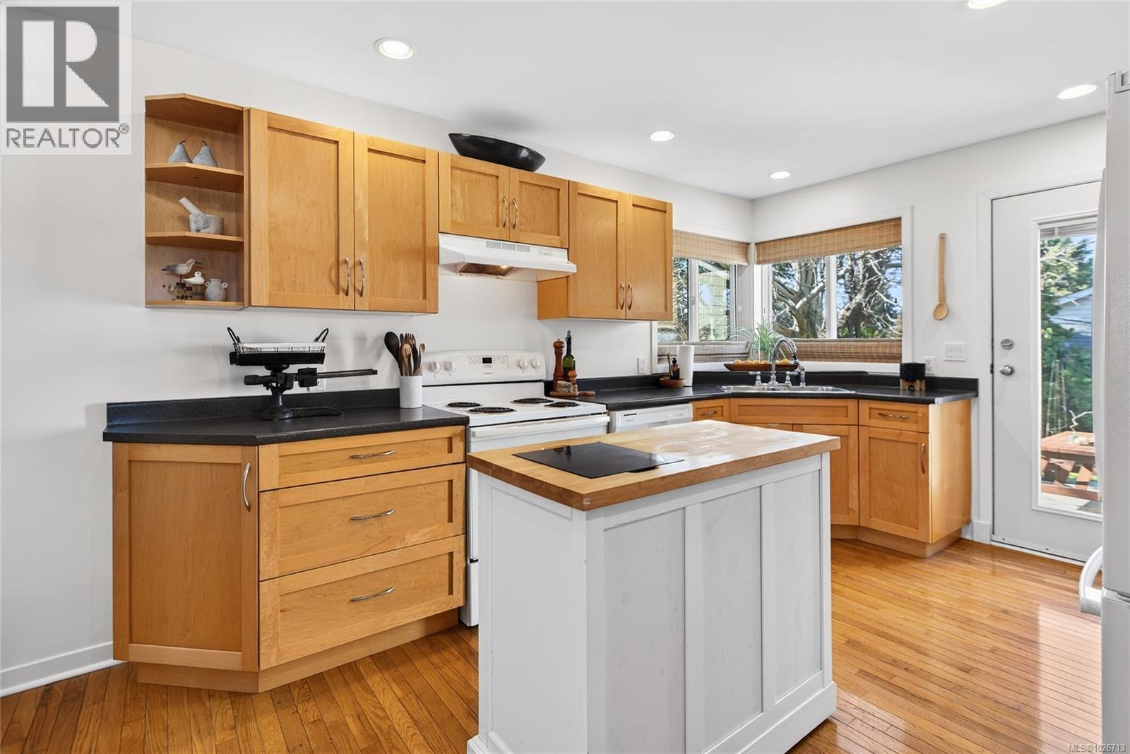 2156 Eardley Rd, Campbell River, British Columbia  V9W 1L5 - Photo 8 - 1026713