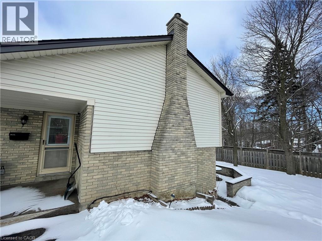 22 Matthew Court, Kitchener, Ontario  N2B 1W6 - Photo 6 - 40805834