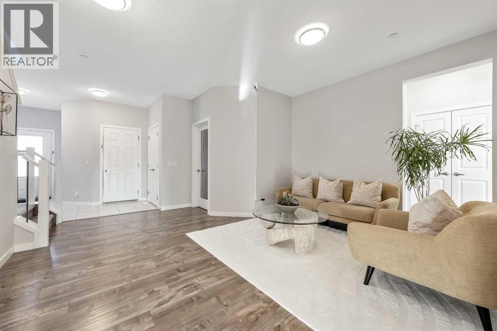 240 Lucas Crescent Nw, Calgary, Alberta  T3P 1M8 - Photo 4 - A2267795