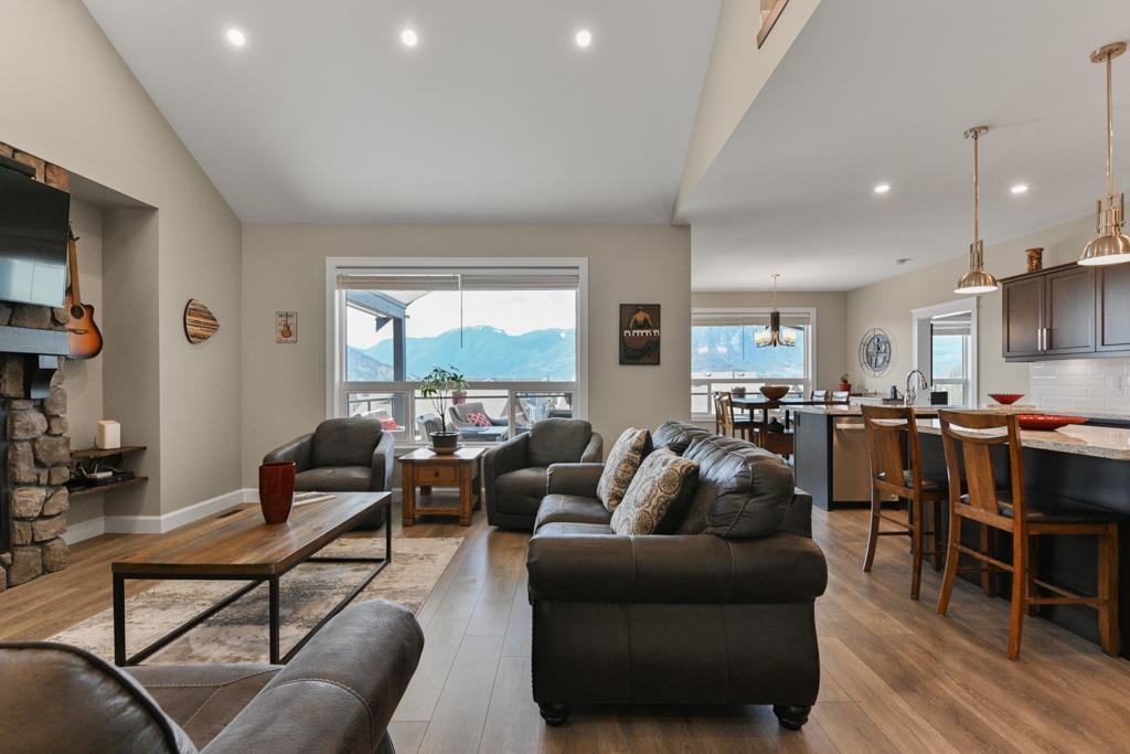 1529 Stromdahl Place, Mt Woodside, Agassiz, British Columbia  V0M 1A1 - Photo 2 - R3092076