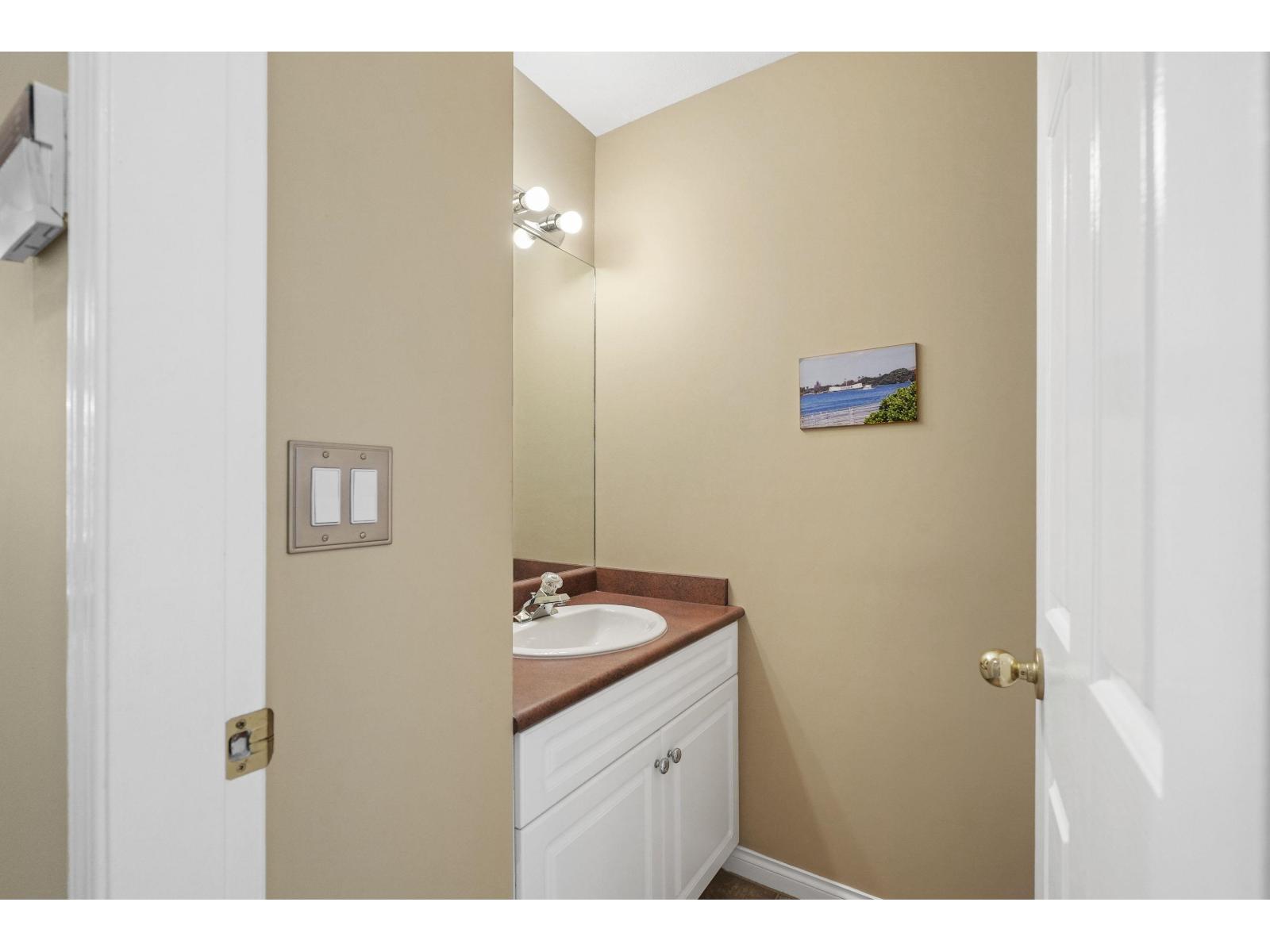 18111 68a Avenue, Surrey, British Columbia  V3S 9C2 - Photo 11 - R3092144