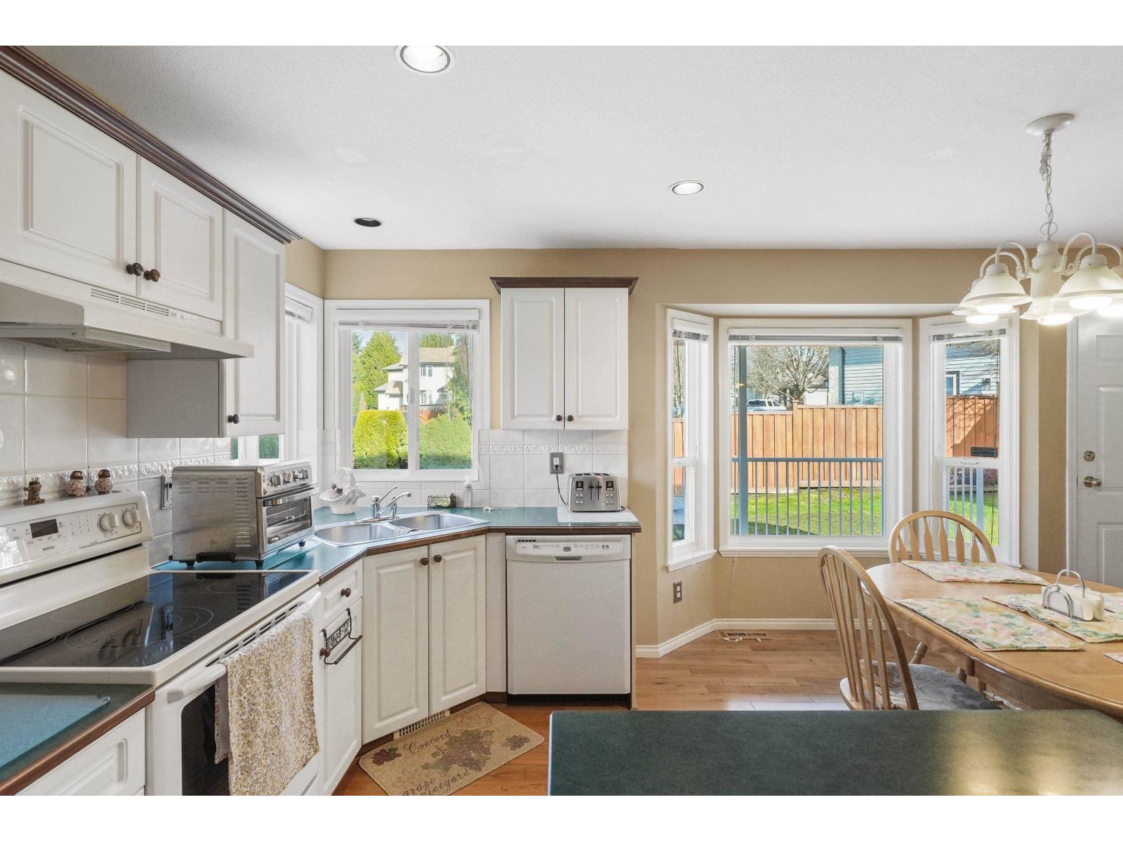 18111 68a Avenue, Surrey, British Columbia  V3S 9C2 - Photo 6 - R3092144