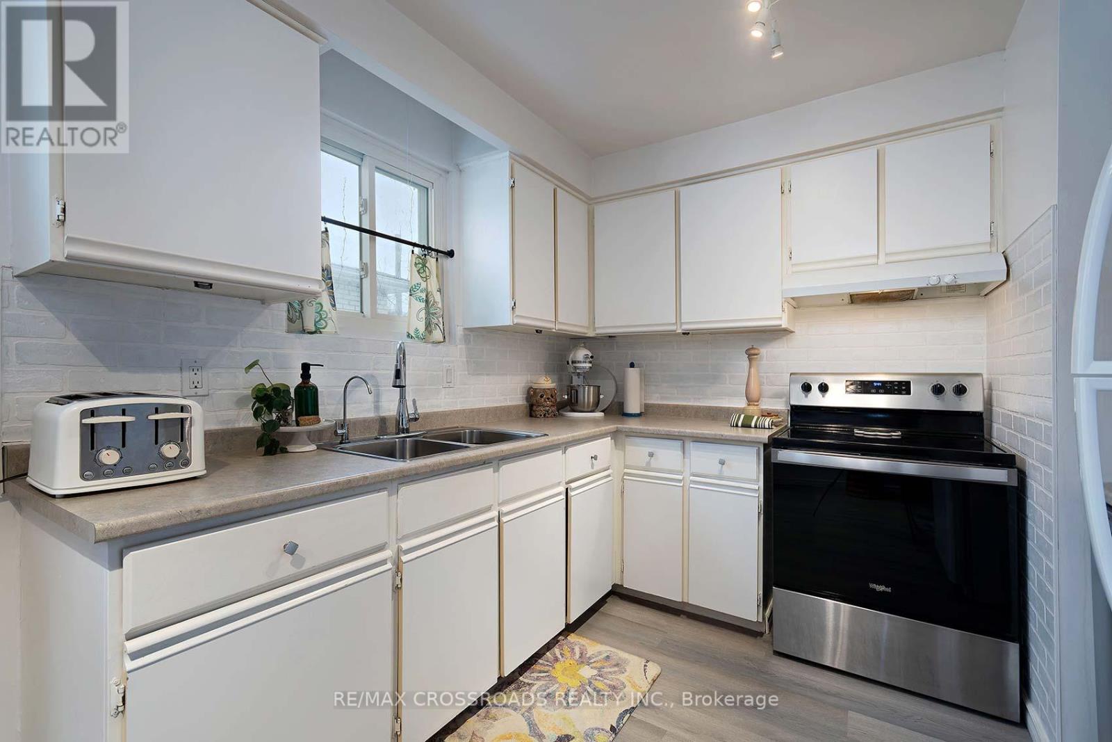 184 Collings Avenue, Bradford West Gwillimbury, Ontario  L3Z 1N1 - Photo 13 - N12812514