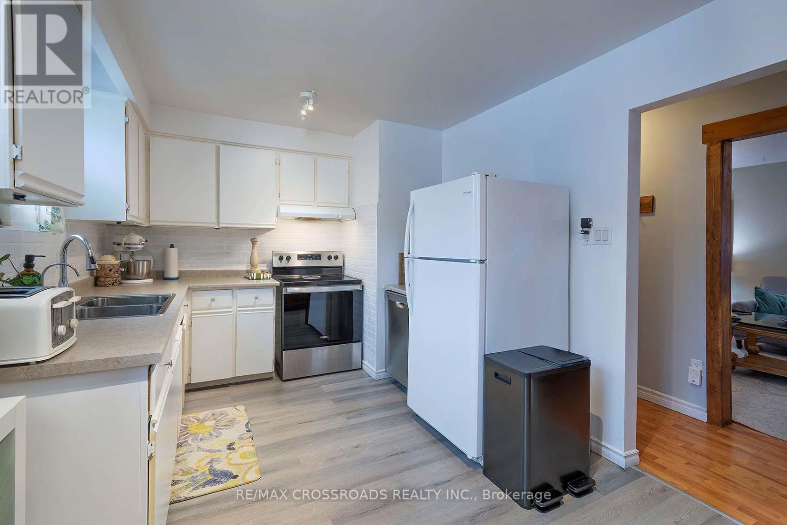 184 Collings Avenue, Bradford West Gwillimbury, Ontario  L3Z 1N1 - Photo 15 - N12812514