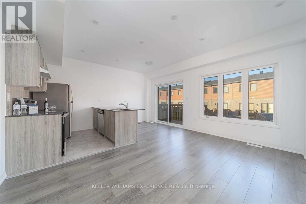 32 Fairlane Avenue, Barrie, Ontario  L9J 0M9 - Photo 5 - S12794980