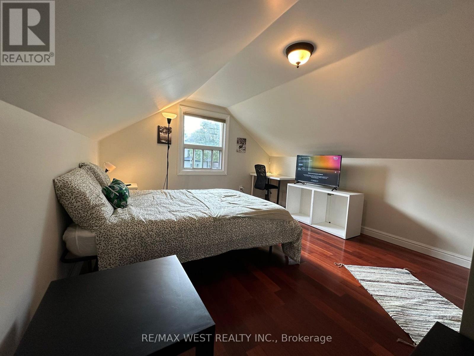 Upper Floor - 69 Twenty Fifth Street, Toronto (Long Branch), Ontario  M8V 3P7 - Photo 11 - W12812444