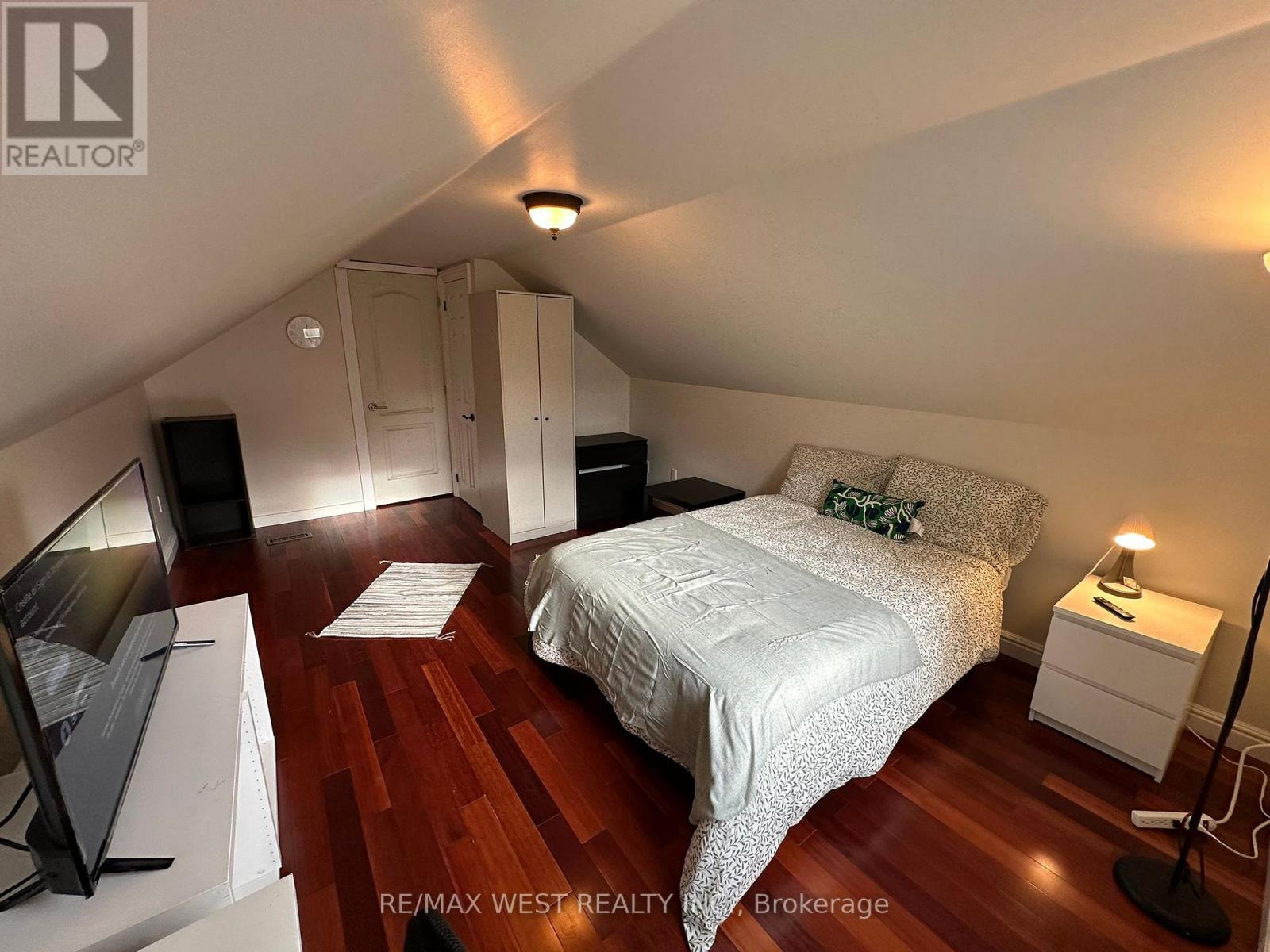 Upper Floor - 69 Twenty Fifth Street, Toronto (Long Branch), Ontario  M8V 3P7 - Photo 13 - W12812444