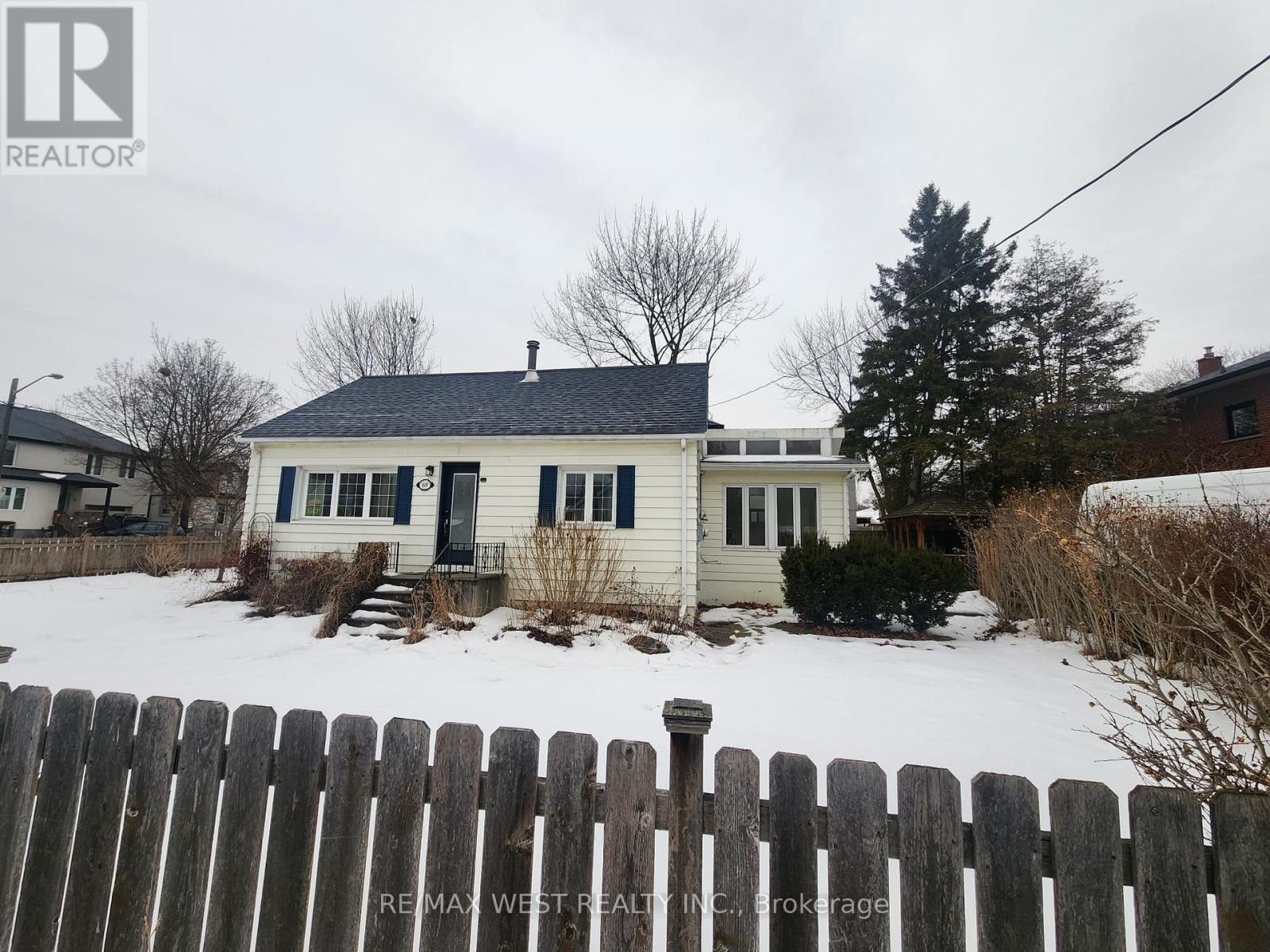 Upper Floor - 69 Twenty Fifth Street, Toronto (Long Branch), Ontario  M8V 3P7 - Photo 18 - W12812444