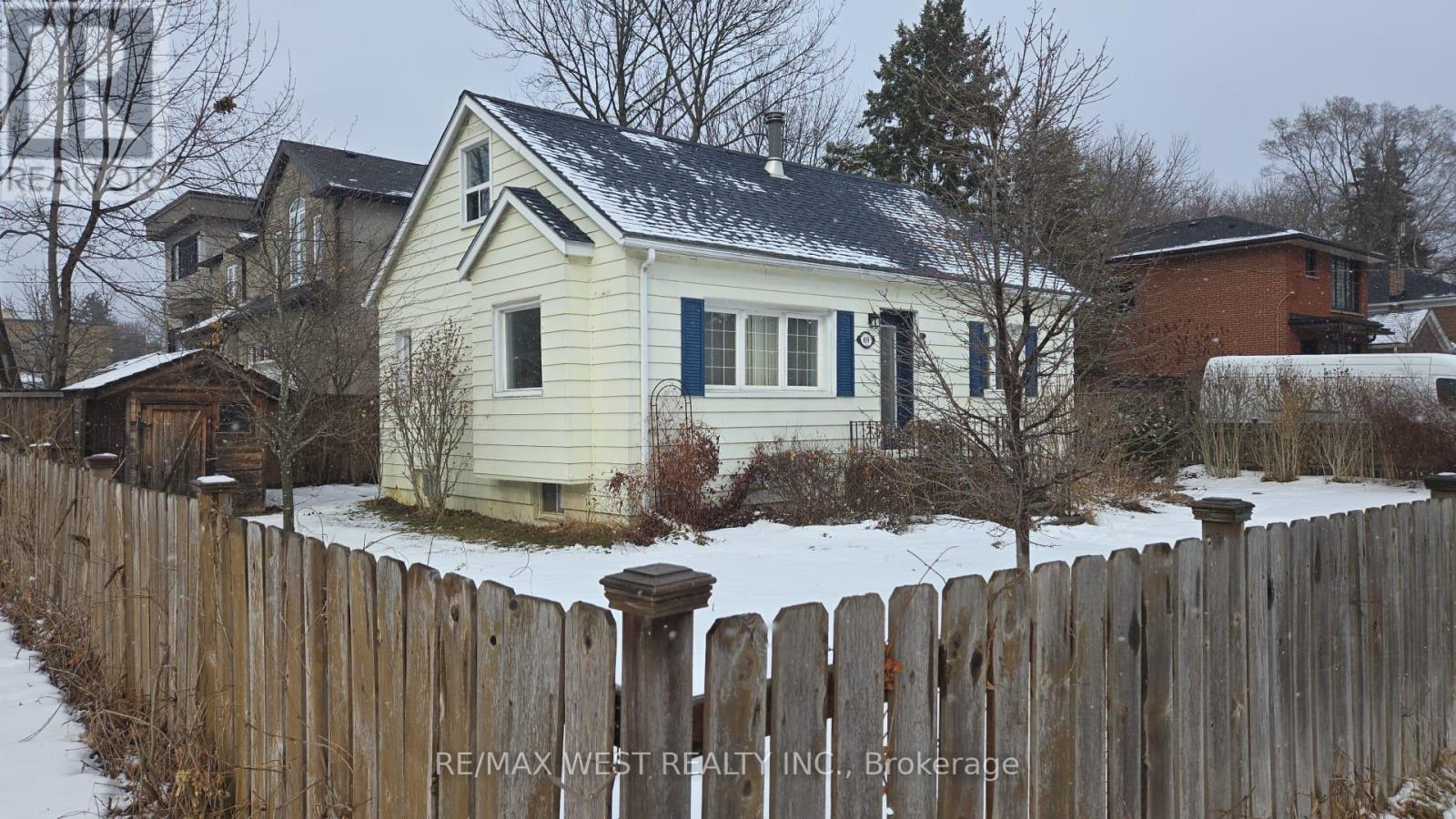 Upper Floor - 69 Twenty Fifth Street, Toronto (Long Branch), Ontario  M8V 3P7 - Photo 2 - W12812444