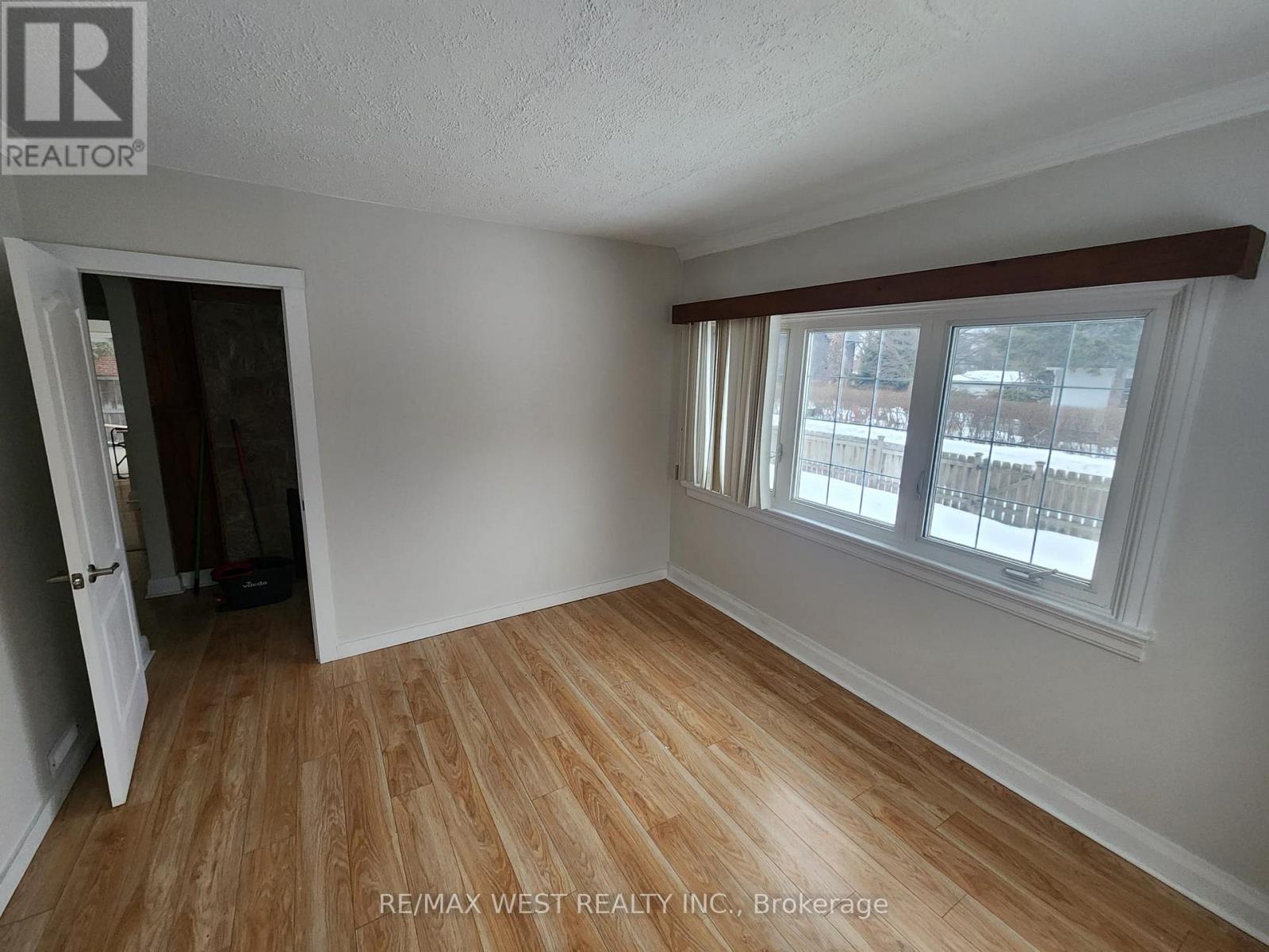 Upper Floor - 69 Twenty Fifth Street, Toronto (Long Branch), Ontario  M8V 3P7 - Photo 5 - W12812444