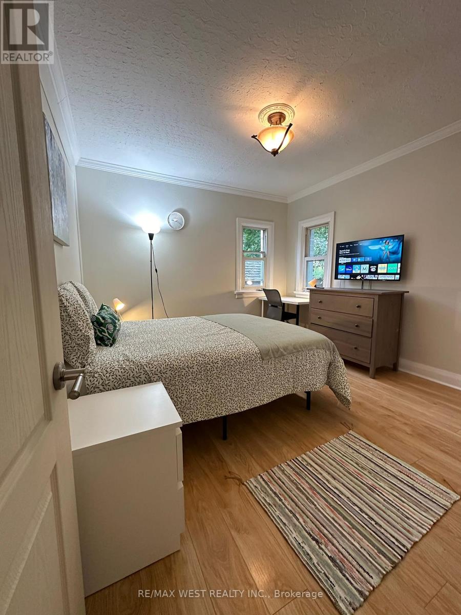 Upper Floor - 69 Twenty Fifth Street, Toronto (Long Branch), Ontario  M8V 3P7 - Photo 8 - W12812444