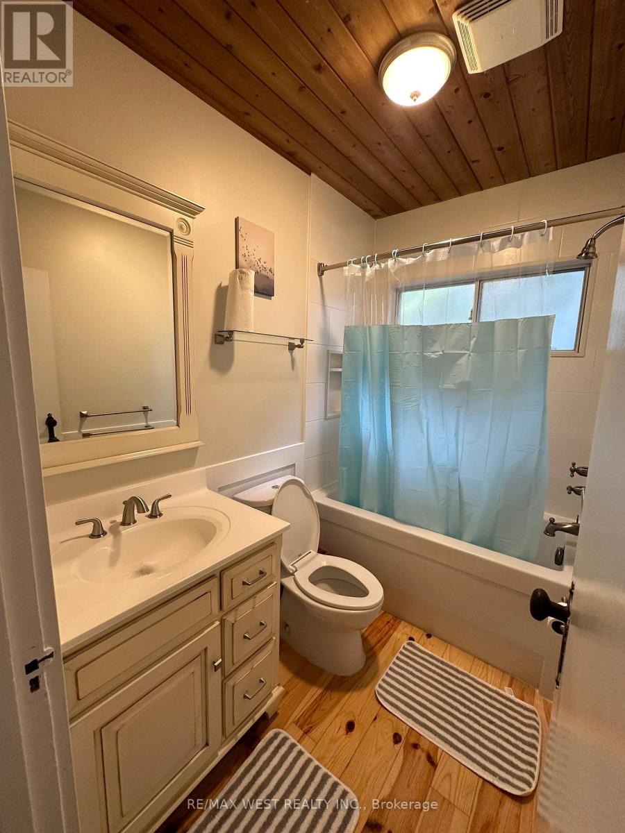 Upper Floor - 69 Twenty Fifth Street, Toronto (Long Branch), Ontario  M8V 3P7 - Photo 9 - W12812444