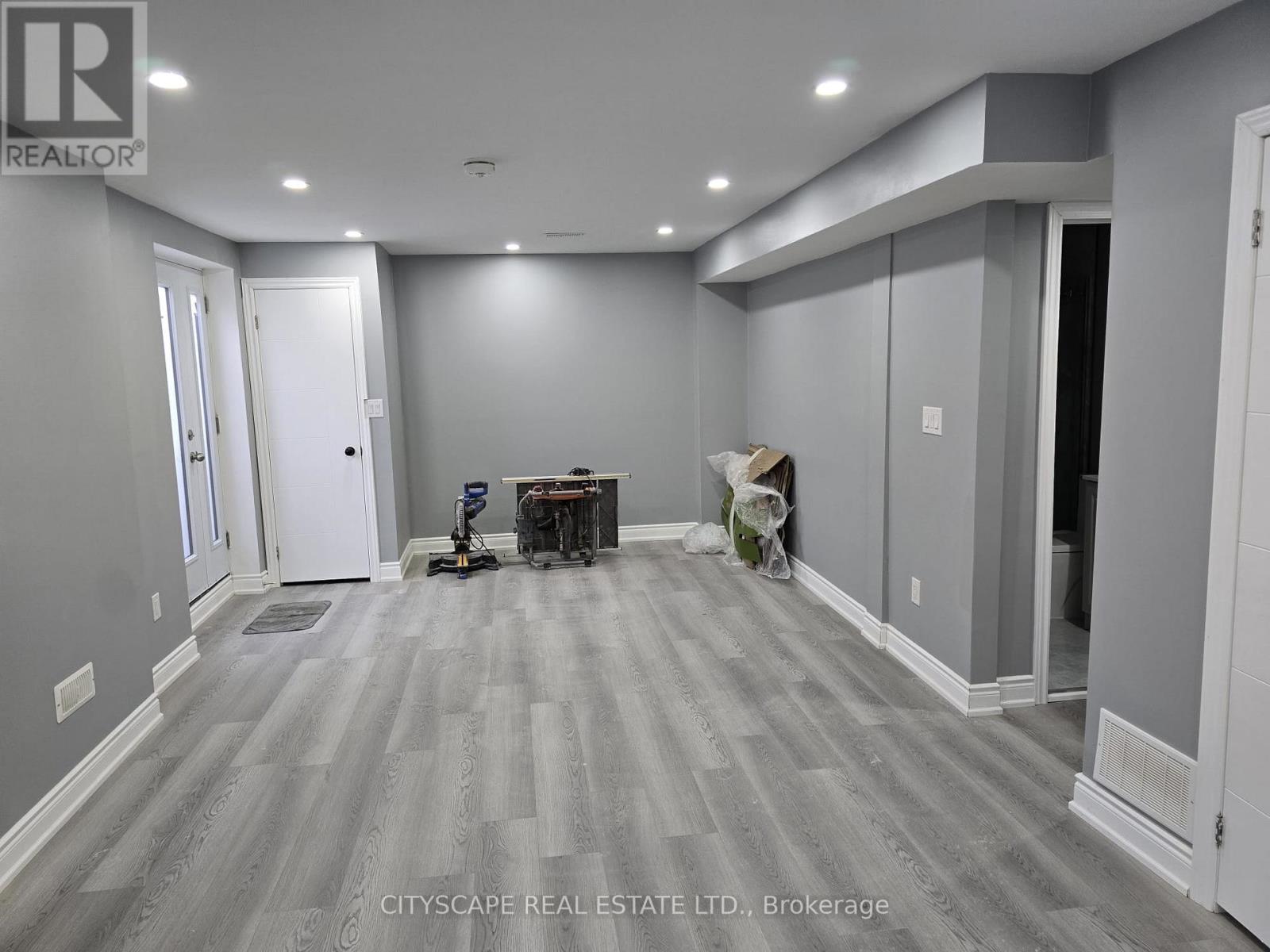 306 Bessborough Drive, Milton, Ontario  L9T 8P5 - Photo 4 - W12812476