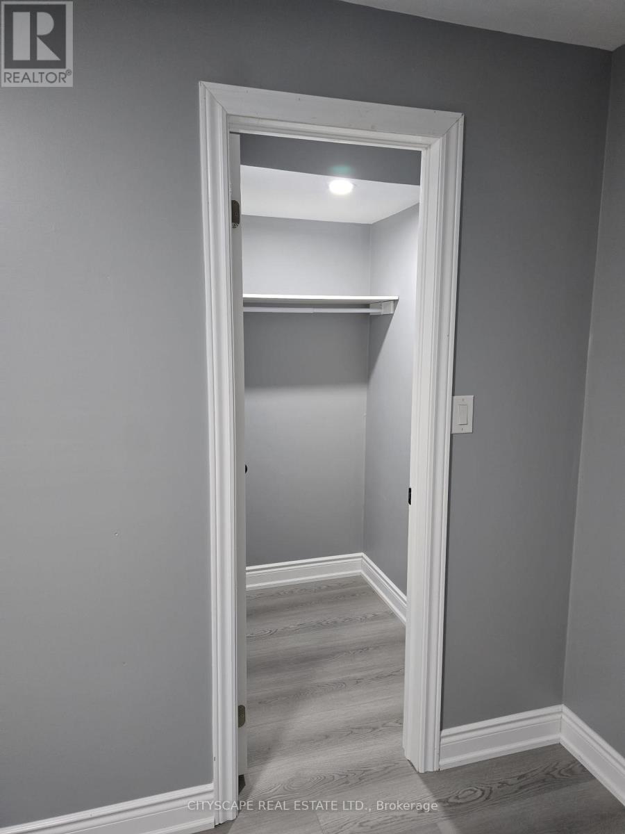 306 Bessborough Drive, Milton, Ontario  L9T 8P5 - Photo 8 - W12812476