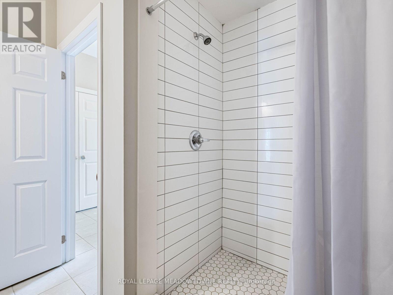 7 - 13 Braida Lane, Halton Hills, Ontario  L7J 1P9 - Photo 9 - W12812490