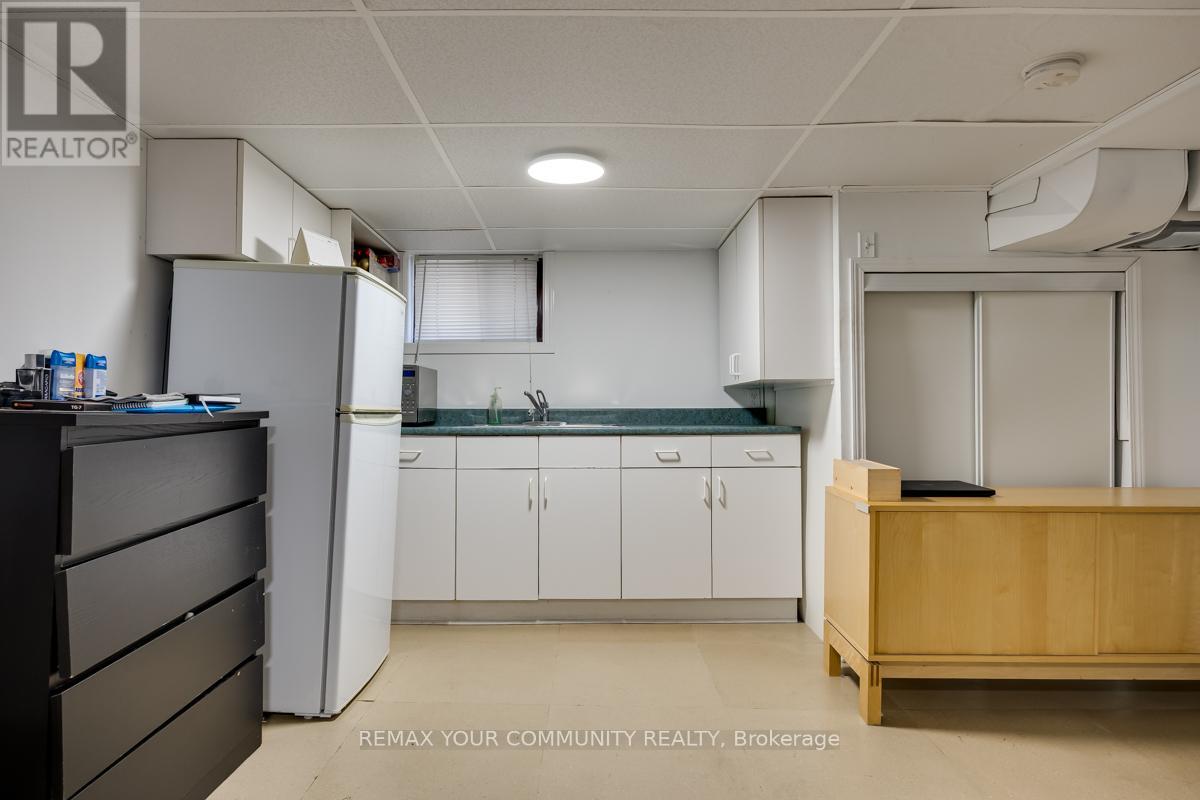 231 Church Street, Toronto, Ontario  M9N 1N9 - Photo 19 - W12812502