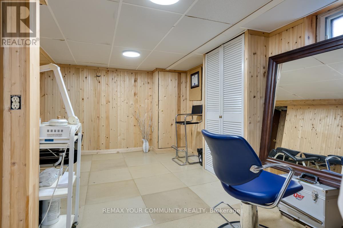 231 Church Street, Toronto, Ontario  M9N 1N9 - Photo 24 - W12812502